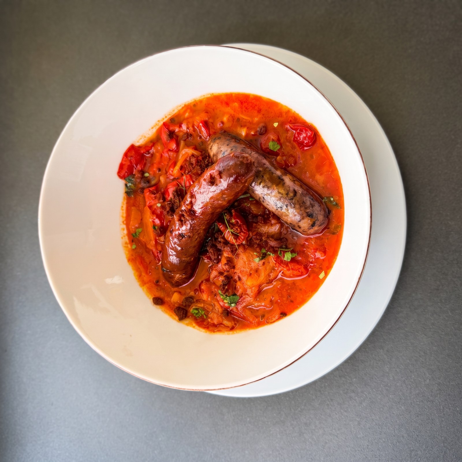 Lecsó, grillezett Ozsvárt Kolbásszal, kovászos kenyérrel